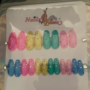 press on nails, false nails, gel nails